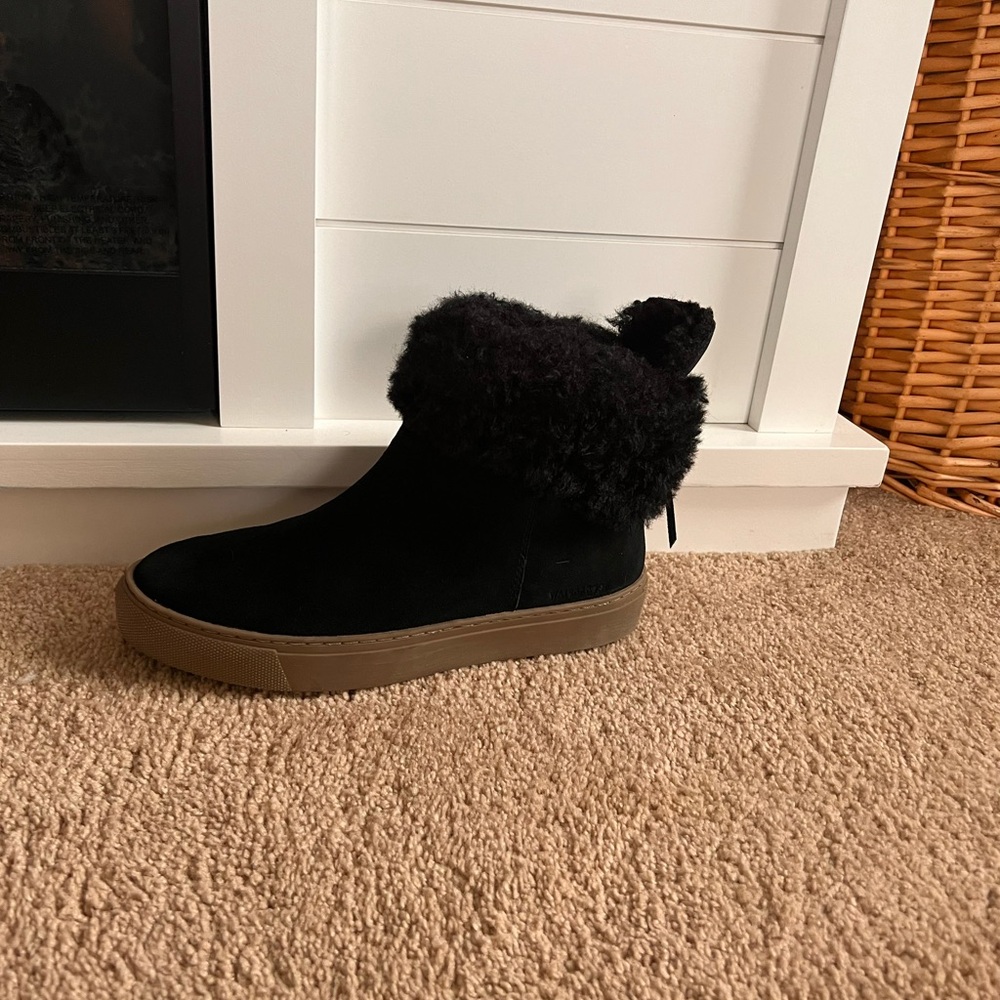 Cold weather winter boots